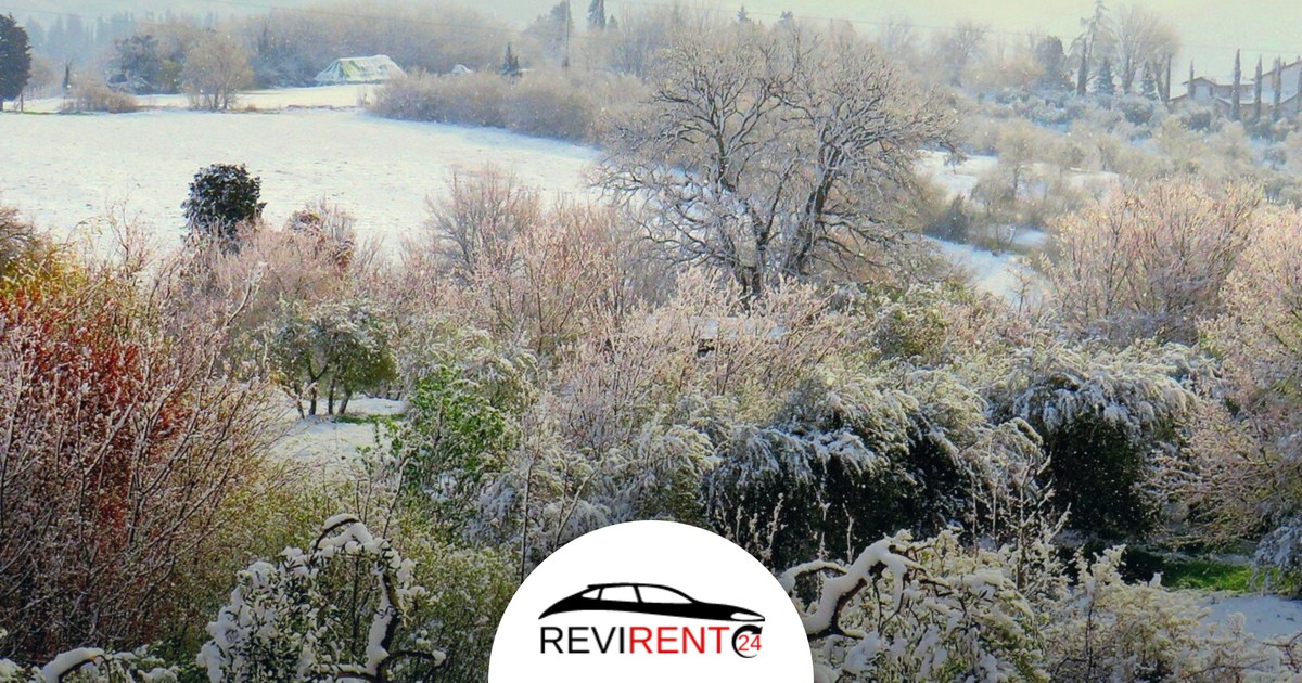 Gomme invernali e catene con l'auto a noleggio Revirent24 - campagna toscana innevata