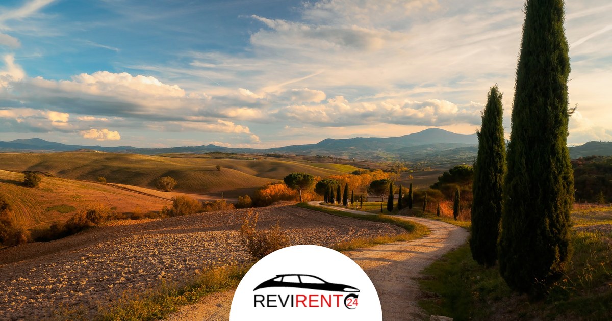 Noleggio auto a San Casciano dei Bagni e Val d'Orcia con Revirent24 - strada tra i cipressi al tramonto