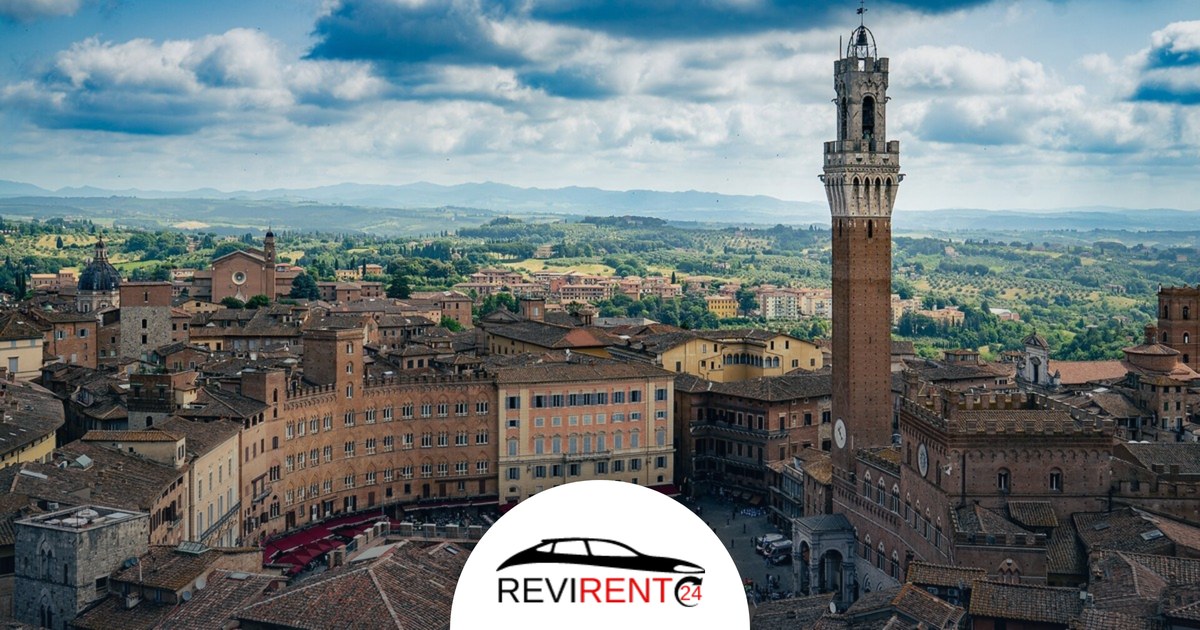 Car rental to visit Siena - Piazza del Campo and the Torre del Mangia seen from above